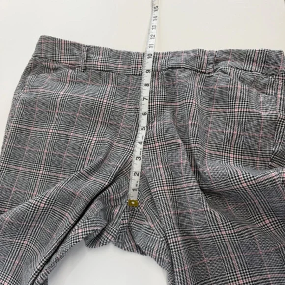Old Navy Women's Plaid High-rise Pixie Tailored to Bermuda Knee Shorts Size 16 - Picture 4 of 9